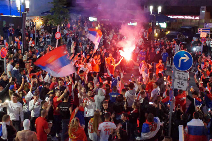 Nach dem Spiel wurde Pyrotechnik abgebrannt.