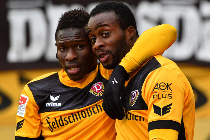 Glückliches Dynamo-Pärchen: Moussa Koné (l.) und Erich Berko.