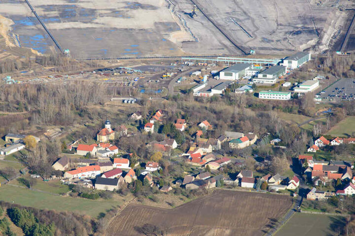 Neben dem Dörfchen Podelwitz bei Leipzig wird immer noch Braunkohle abgebaut.