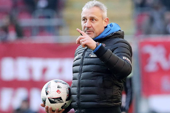 Im Spiel gegen Düsseldorf will Dotchev die Startformation von Aue ändern.