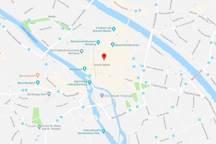 In Bamberg wurde in ein Juweliergeschäft am Grünen Markt mit einem Mazda eingebrochen.