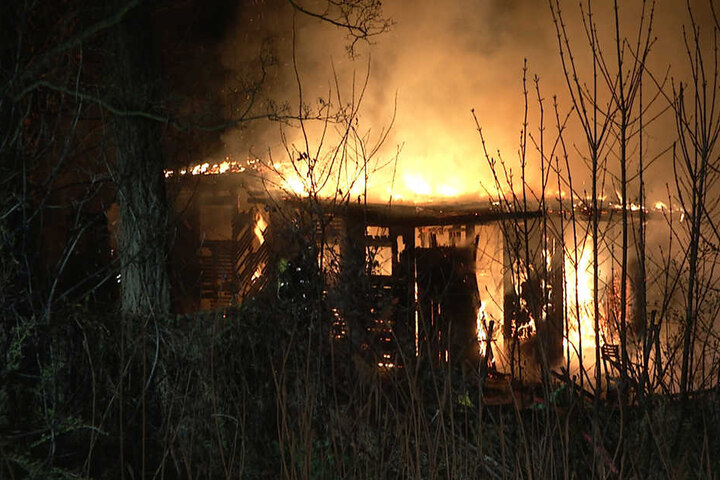 Kurz nach 2 Uhr nachts stand die Gartenlaube in Thekla in Flammen.