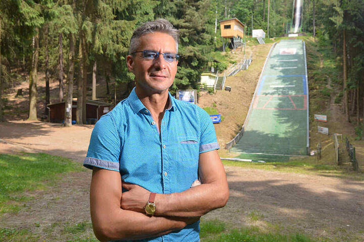 Grünas Ortsvorsteher Lutz Neubert (46, Freie Wähler) hofft auf Radfahrer im Sommer und Wintersportler gleichermaßen.