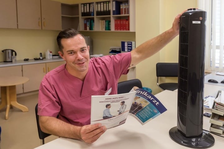 Anästesist Andre Eichelkraut (40) ist glücklich über seinen Ventilator.