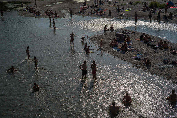 Die Isar ist ein beliebter Badeort, doch an manchen Stellen ist die Strömung gefährlich stark.