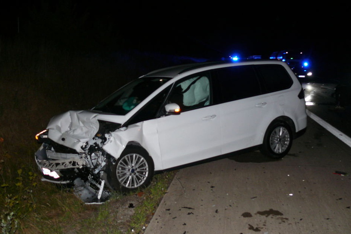 Insgesamt sieben Personen verletzten sich bei dem Crash.