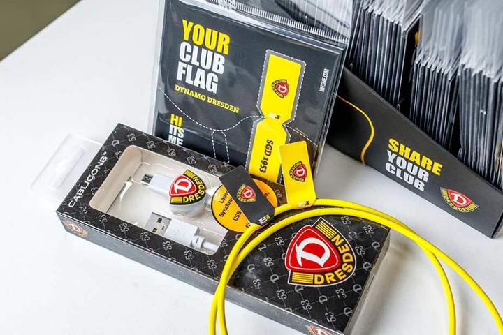 Fahne einfach ums Kabel kleben und damit signalisieren: Ich bin ein Dynamo-Fan!