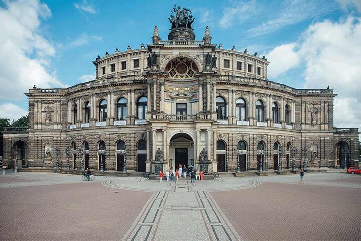 Große Bandbreite: Hänsch als Baumeister der Ostmoderne konnte auch historisch. Der originalgetreue Wiederaufbau (1977 bis 85) der kriegszerstörten Semperoper war ein architektonisches Husarenstück.