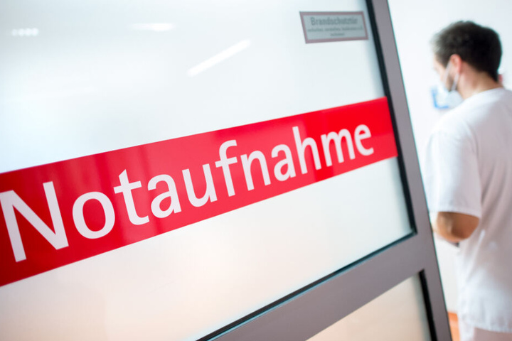 Der Fahrradfahrer wurde mit schweren Verletzungen in ein Krankenhaus in München eingeliefert. (Symbolbild)