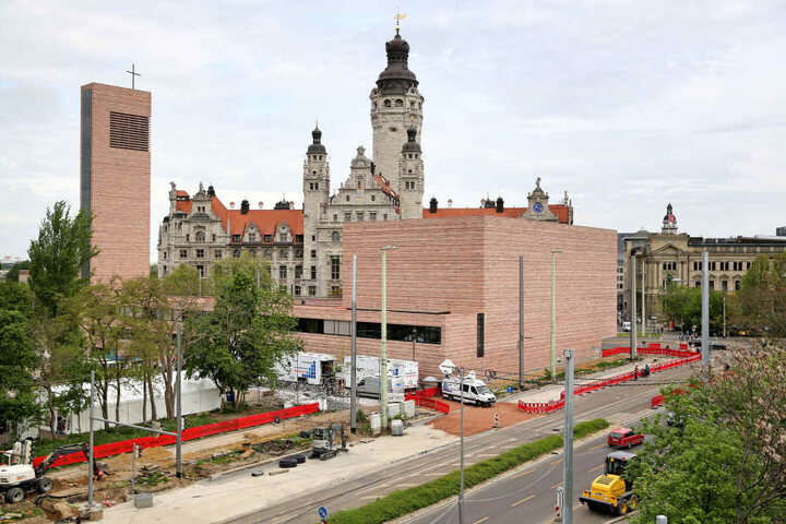 Die neue Probsteikirche am Leipziger Innenstadtring ist der größte Kirchenneubau im Osten seit der Wende. Zwei Glocken wurden aus der alten in die neue Kirche verbracht.