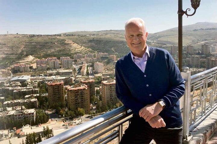 Bernd Stange über den Dächern von Damaskus. Seit Februar diesen Jahres trainiert der ehemalige DDR-Coach die syrische Nationalmannschaft.