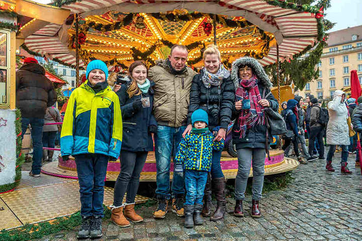Heike Bayer (32) ist mit Sohn Anton (4) und Freunden aus Schwarzenberg angereist: "Ich gebe insgesamt vier Sterne. Das Angebot für Kinder ist toll, die Anordnung der Stände und die Deko sind schön. Dem Essen gebe ich sogar fünf Sterne."