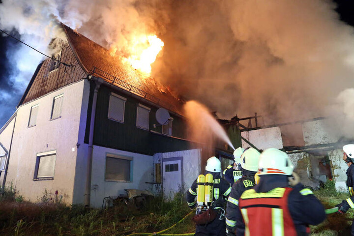 Gleich acht Freiwillige Feuerwehren waren im Einsatz, um den Brand zu löschen.