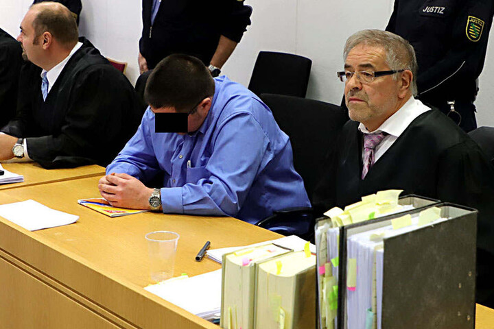 Jan D. (39) bekam dank seiner Anwälte Kay Estel (l.) und Klaus Bartl (r.) "Rabatt" beim Strafmaß.