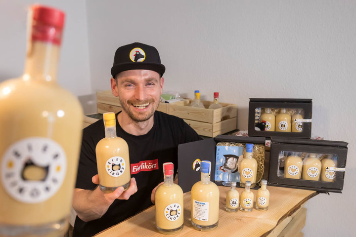 Eierlikör ist wieder in: Felix Adler (35) hat das aus der Mode gekommene Getränk mit seiner Manufaktur unter dem Namen "Eierlikörz" wieder salonfähig gemacht.