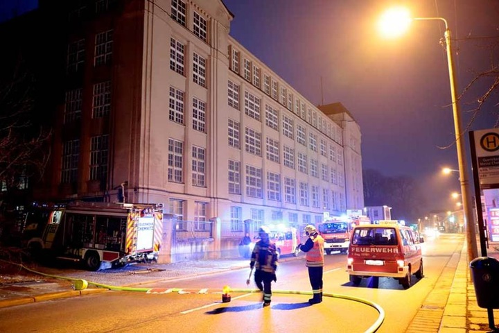 Feuerwehreinsatz an der alten Wanderer-Fabrik auf der Zwickauer Straße.