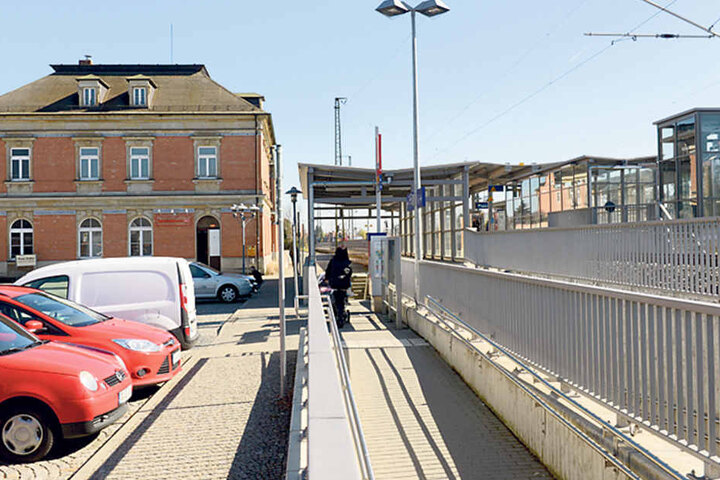 Zeugen gesucht! Wer den Vorfall am Bahnhof Coswig am 14. März gegen 21.55 Uhr
beobachtet hat, soll sich bitte bei der Polizei oder TAG24 melden.