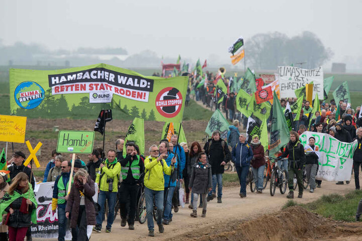 Demonstranten bei dem großen Sternmarsch am Samstag.