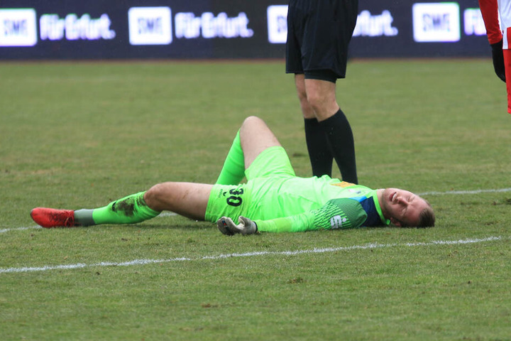 Lukas Cichos musste sich auswechseln lassen, hatte sich vorher am Rücken verletzt.