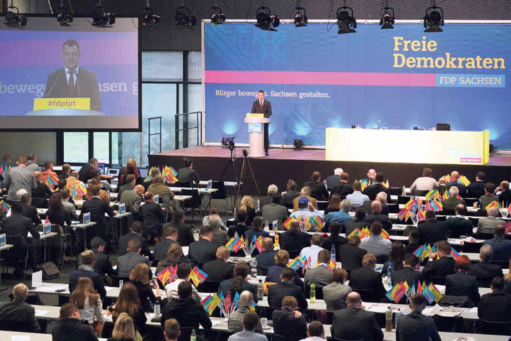 Das Gesicht der runderneuten FDP: Chef Frank-Müller Rosentritt (37, M.) mit Generalsekretär Robert Malorny (40, r.) und Vize Philipp Hartewig (25).