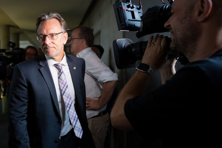 Holger Münch, Präsident des Bundeskriminalamtes, auf dem Weg zur Sondersitzung.