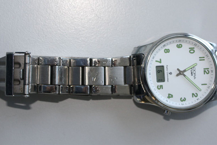 Diese Armbanduhr trug der unbekannte Mann zum Todeszeitpunkt.