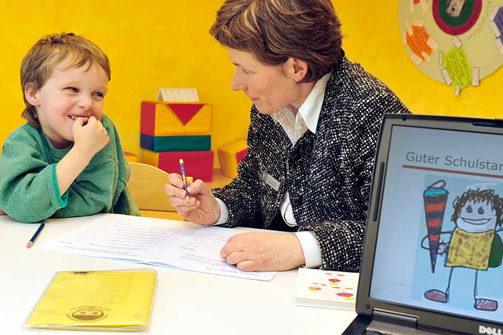 Das Sprachvermögen der Kinder wird - logisch - im Gespräch getestet. Hier sind die Defizite am erschreckendsten.