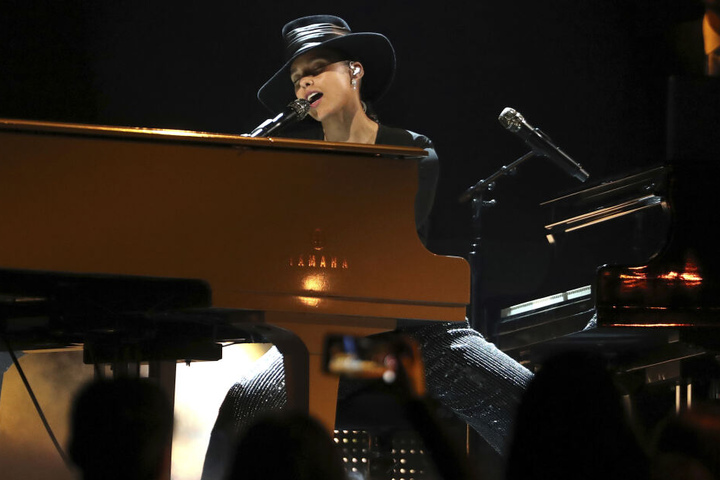 Sängerin Alicia Keys führte durch den Abend.