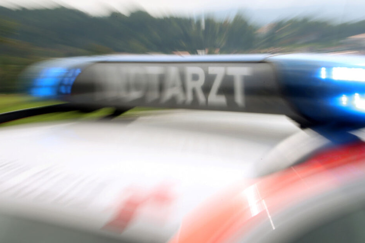 Der Junge kam schwer verletzt in ein Krankenhaus. (Symbolfoto)