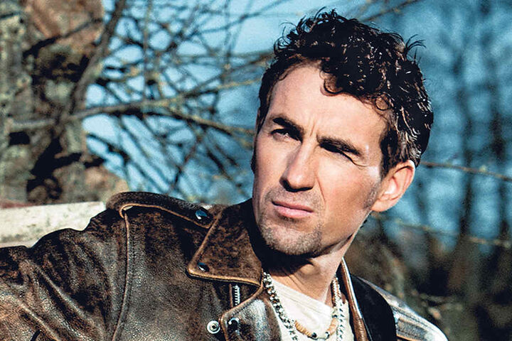 Der Erzgebirger stilecht mit Lederjacke als Peter Maffay.