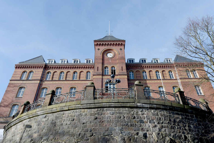 Vor dem Landgericht Flensburg gab es bereits drei Bombendrohungen gegen Gerichte in Schleswig-Holstein (Archivbild).