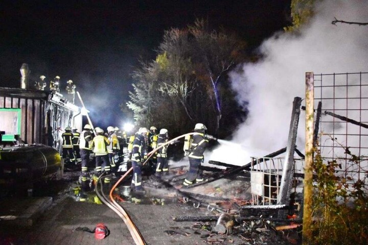 Die Feuerwehr Burscheid war mit allen vier Löschzügen im Einsatz.