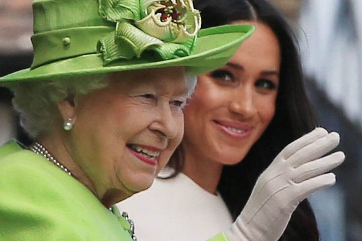 Im Palast wird gemunkelt, dass Queen Elizabeth (l.) am liebsten gar nicht mehr auf die Sussex's angesprochen werden möchte.
