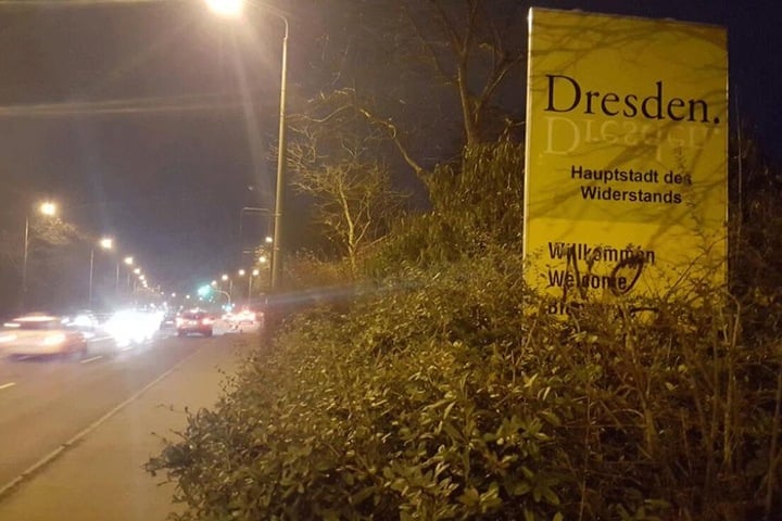 Hier ein weiteres Schild an der Meißner Landstraße im Stadtteil Briesnitz.