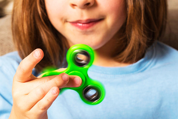 Die beliebten Kreisel sind weltweit in Millionen Kinderzimmern zu finden.