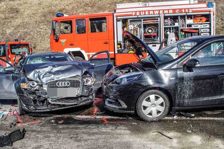 Insgesamt 10 Autos waren an der Unfallserie beteiligt.