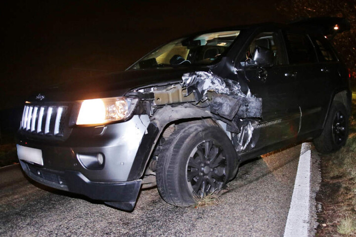 Warum der Fahrer (76) dieses Jeep in den Kuga krachte, ist noch unklar.