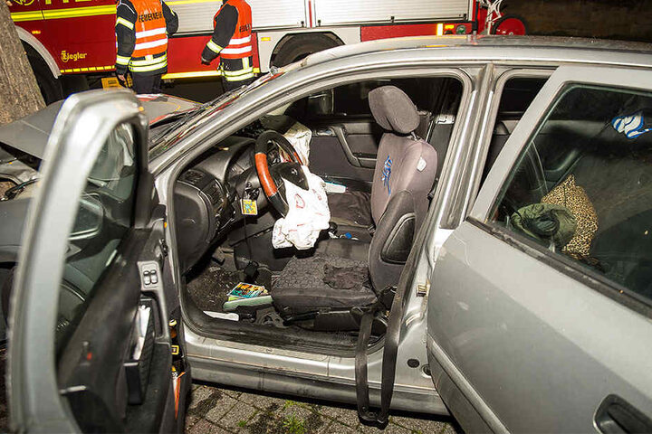 Durch den heftigen Aufprall wurde der Airbag ausgelöst.