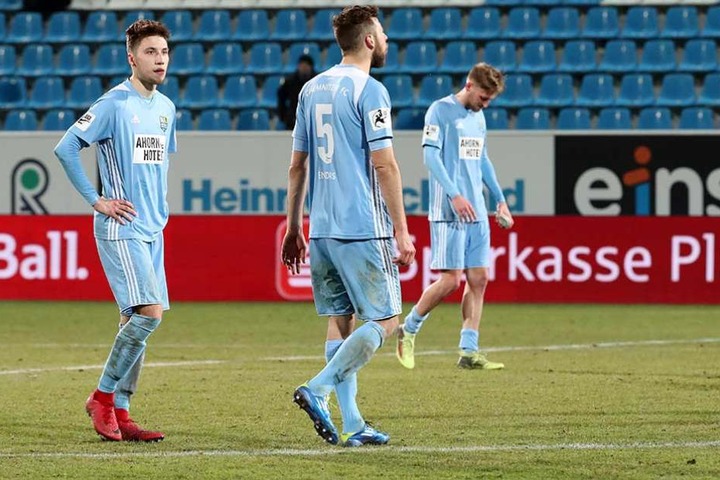 Der Blick auf die Drittliga-Tabelle ist für die Himmelblauen frustrierend. Wahrscheinlich müssen sich die Spieler bereits mit der Regionalliga beschäftigen.