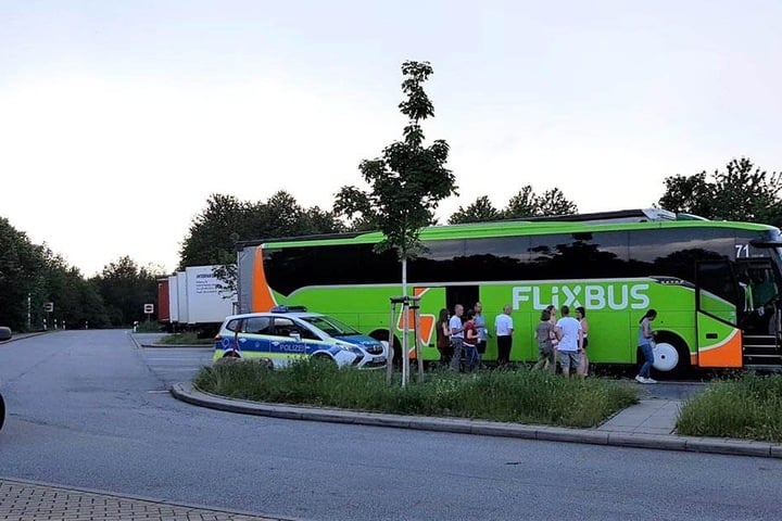 Der gestrandete Flixbus auf dem A 4-Rastplatz "Löbauer Wasser".