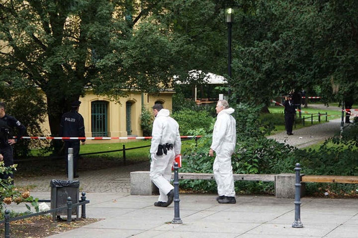 Spezialisten der Kriminalpolizei sind vor Ort.