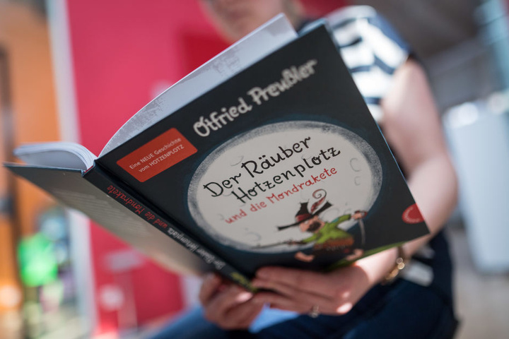 Der neue Fall des Räuber Hotzenplotz war zunächst als Buch erschienen, nun landet der Stoff auf der Bühne (Archivbild).