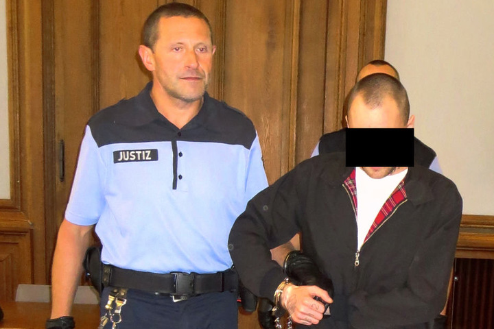 Der Täter: Tobias K. (26) wurde wegen Mordes aus Habgier zu lebenslanger Haft
verurteilt.