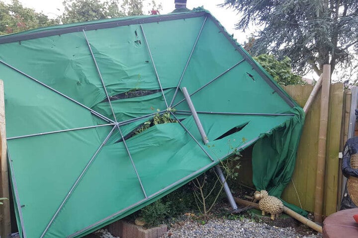 Pavillons, Zelte, Schirme sind vor dem Sturm nicht sicher.