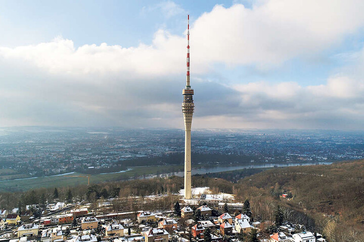 Wenn es nach der 107-Jährigen geht, soll der Fernsehturm unbedingt wieder öffnen.