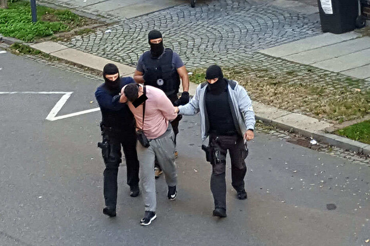 Mitten auf dem Sonnenberg klickten vor einem halben Jahr die Handschellen - nach monatelanger Observation hatten Spezialkräfte den Dealer festgenommen.