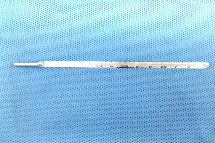 Manche Fieberthermometer gehören ins Ohr, andere in den Po oder unter den Arm. Für den Penis sind sie nicht gedacht.