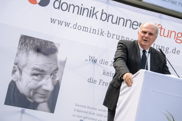 Uli Hoeneß, Vereinspräsident vom FC Bayern und Kuratoriumsvorsitzender der Dominik-Brunner-Stiftung, spricht auf der Gedenkveranstaltung anlässlich des 10. Todestages von Dominik Brunner.