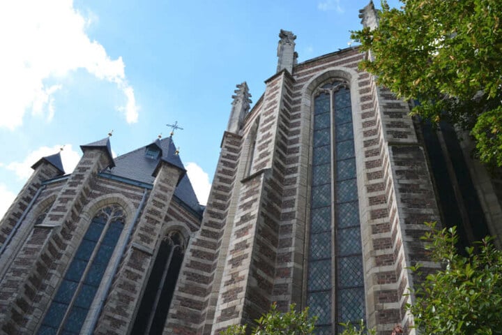 Die Tat passierte in der belgischen Kleinstadt Kontich. Im Bild: Die dortige Kirche.