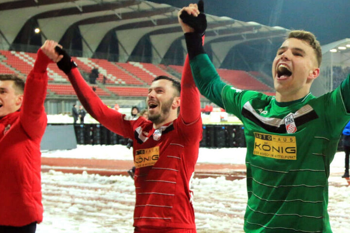 Große Freude bei den Erfurtern nach dem 3:1 Comeback vor heimischer Kulisse!